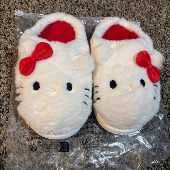 Hello Kitty Plush Slippers with Red Bow - Picture 1 of 6